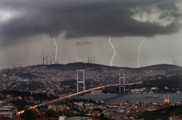 METEOROLOJİ UYARDI! DONACAĞIZ... OKULLAR VE İŞ YERLERİ TATİL OLABİLİR !