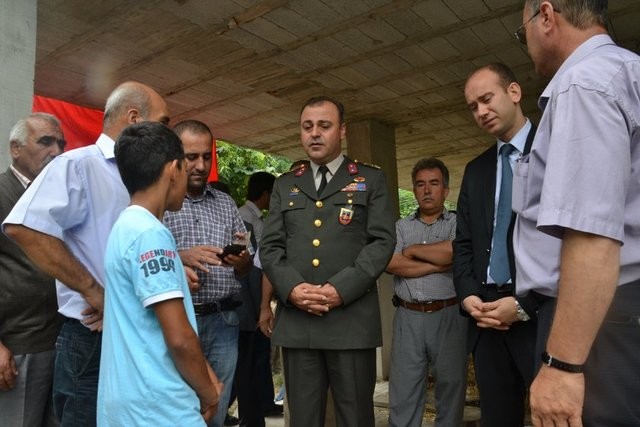 MEMUR ÇİFT BEBEKLERİNİ... ŞOK OLACAKSINIZ !