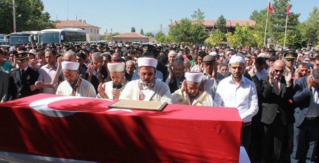 KAHRAMAN ŞEHİT ÖMER HALİSDEMİR KİMDİR!DARBEYİ TEK KURŞUNLA DURDURDU!