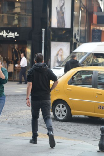 AYLARCA GÜNDEMDEN DÜŞMEMİŞTİ... RÜZGAR ERKOÇLAR YENİ İMAJI VE İLK KIZ ARKADAŞI İLE YAKALANDI... RÜZGAR'IN KIZ ARKADAŞI...