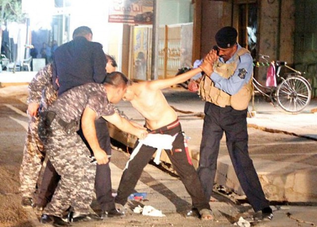 ÇOCUK CANLI BOMBA!! ÜZERİNDE BOMBALI YELEKLE BÖYLE YAKALANDI! İŞTE O ANLAR!