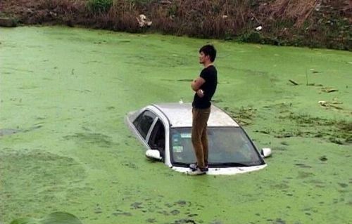 Kapıyı Açamayınca Camı Kırmak İsterken Öyle Bir Şey Yaptı Ki Kadının...