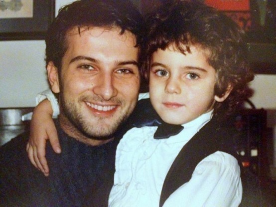 TARKAN'LA YILLAR ÖNCE BÖYLE POZ VERDİ! BAKIN ŞİMDİ KİM..