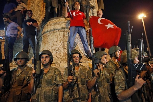 FETÖNÜN İĞRENÇ OYUNU ORTAYA ÇIKTI!GRUP S*KS YAPIYOR!