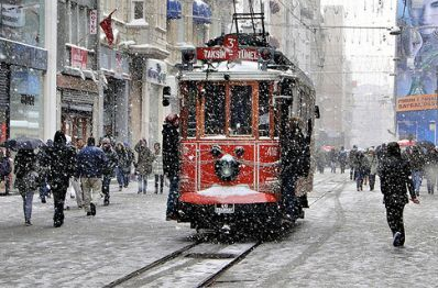 DONACAĞIZ ! İSTANBUL'DA OKULLAR TATİL Mİ ? YOĞUN KAR YAĞIŞI...