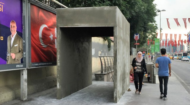 BU SABAH İTİBARİ İLE TÜM METROLARIN ÖNÜNE KOYULUYOR! PEKİ NEDİR BU ? İŞTE CEVABI...