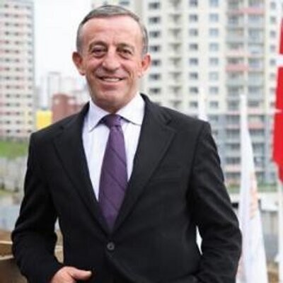 ALİ AĞAOĞLU CEBİNDEKİ PARAYI ÇIKARDI SUNUCU SAYDI!