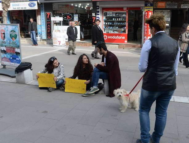 ONLARA 1 TL VERİLDİĞİNDE... BAKIN NE YAPIYORLAR!