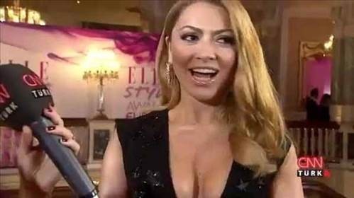 Hadise Öyle bir Frikik Verdi ki! Frikik’i Gören Sunucunun Zor Anları…