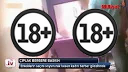 BU KADIN ERKEK MÜŞTERİLERİNE SOYUNARAK SAÇ KESİMİ YAPIYOR! İŞTE O GÖRÜNTÜLER +18