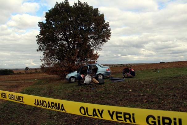 KADIN KORKUDAN KAÇTI! OTOMOBİLDE CİNSEL İLİŞKİ SIRASINDA..!