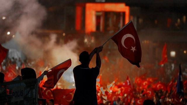 TAM 26 GÜN DEMOKRASİ NÖBETİNDE KALMIŞTI! BAKIN O İSİM KİM ÇIKTI..! ÇOK ŞAŞIRACAKSINIZ..!