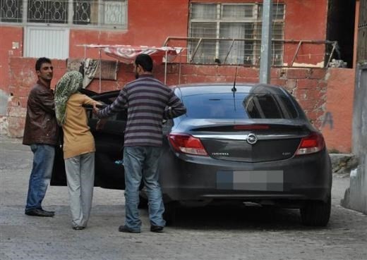 Kendi eşini pompalı tüfeğiyle rehin aldı ! Yanlışlıkla olan oldu ve kaçarken...