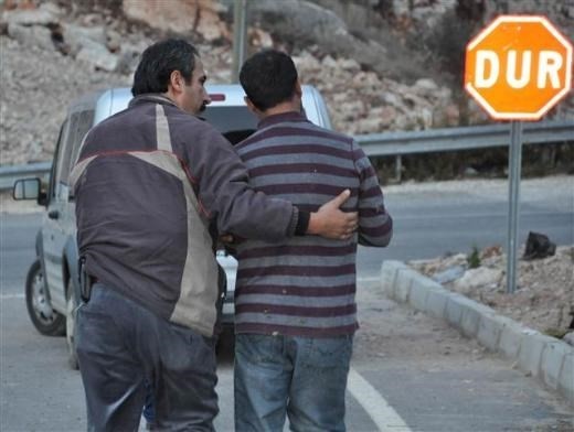 Kendi eşini pompalı tüfeğiyle rehin aldı ! Yanlışlıkla olan oldu ve kaçarken...