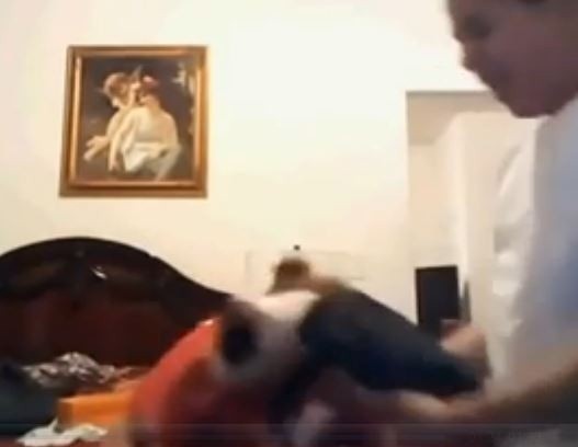 UTANMADAN BİR DE VİDEO ÇEKMİŞLER! YUH ARTIK! BU ÇOCUK ÖNCE ABLASINI SONRA ANNESİNİ VE EN SONUNDA KÖPEĞİ...