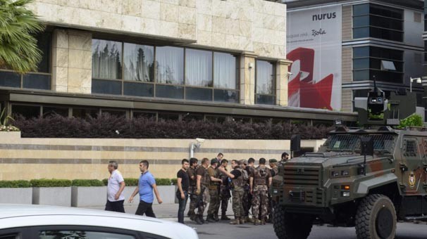 ÇOK SAYIDA ASKER İSTANBULDA! ASKERLER İSTANBUL EMNİYET MÜDÜRÜNÜ..!