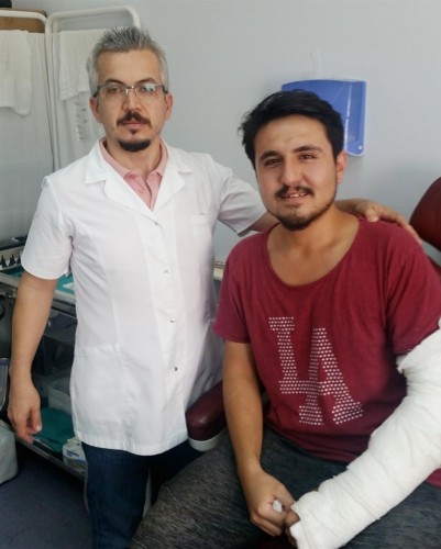 BAŞ AĞRISI İLE DOKTORA GİTTİ, BURNUNDAN ÇIKANLARI GÖREN DOKTOR FENALAŞTI....