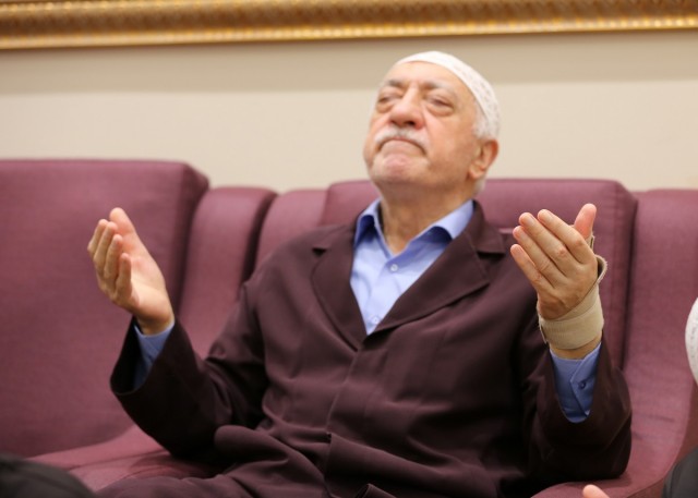 MİLLETVEKİLİ FETHULLAH GÜLEN'DEN RÜŞVET ALMIŞ! O İSMİ DUYUNCA ÇOK ŞAŞIRACAKSINIZ..!