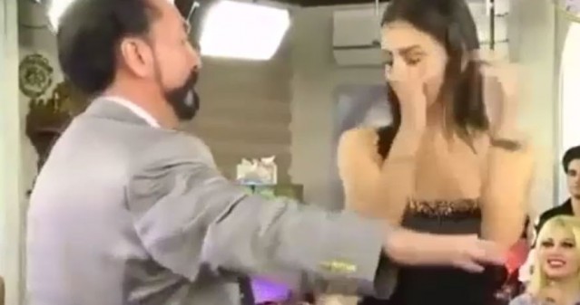 ADNAN OKTAR'I KENDİNDEN GEÇİREN SIRP KEDİCİK!