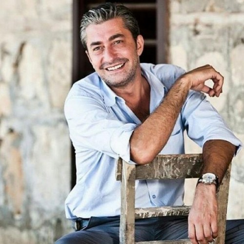 ERKAN PETEKKAYA'NIN EŞİNİ GÖRENLER ŞOK OLUYOR! İŞTE ÜNLÜ OYUNCUNUN EŞİ!!