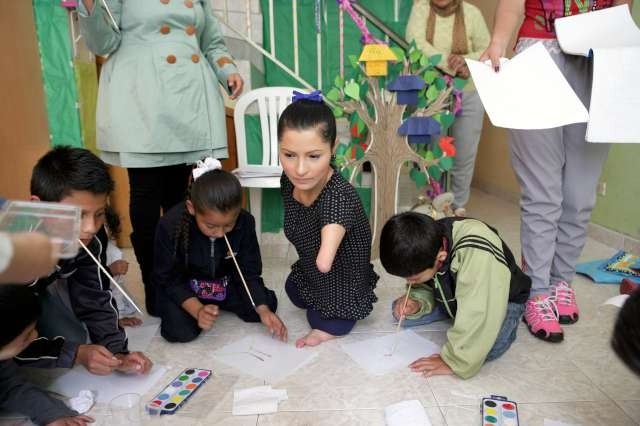 Kolları Ve Bacakları Olmayan Ressam !!