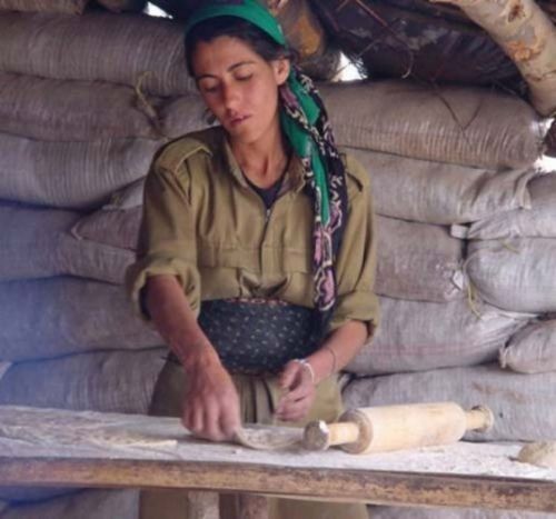 YATACAK YERİ YOK! PKK'LI KADINLA İLİŞKİYE GİREBİLMEK İÇİN... KANI BOZUK ÇOBANIN YAPTIĞINA BAKIN!