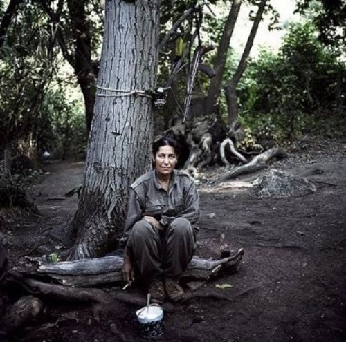 YATACAK YERİ YOK! PKK'LI KADINLA İLİŞKİYE GİREBİLMEK İÇİN... KANI BOZUK ÇOBANIN YAPTIĞINA BAKIN!