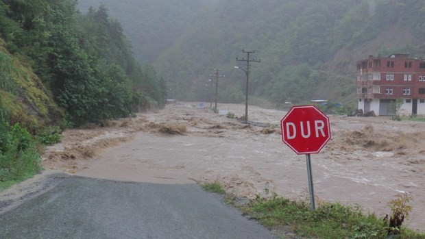 Artvin'de sel faciası: 8 kişi hayatını kaybetti !