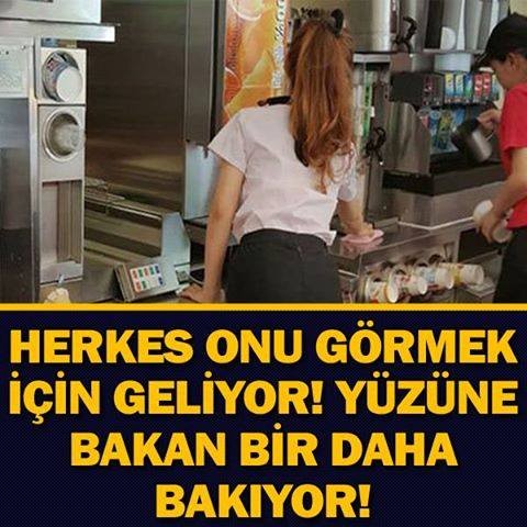 HERKES ONU GÖRMEK İÇİN GELİYOR! YÜZÜNE BAKAN BİR DAHA BAKIYOR..