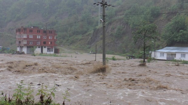 Artvin'de sel faciası: 8 kişi hayatını kaybetti !