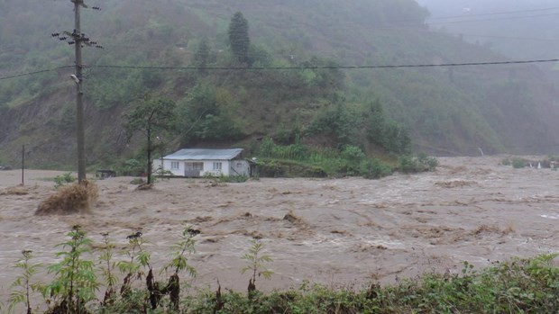 Artvin'de sel faciası: 8 kişi hayatını kaybetti !