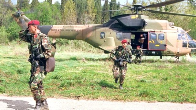 BORDO BERELİ ASKERİMİZİN BAŞINA AMERİKA NEDEN ÇUVAL GEÇİREMEDİ? İŞTE CEVABI...