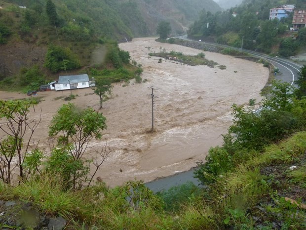 Artvin'de sel faciası: 8 kişi hayatını kaybetti !