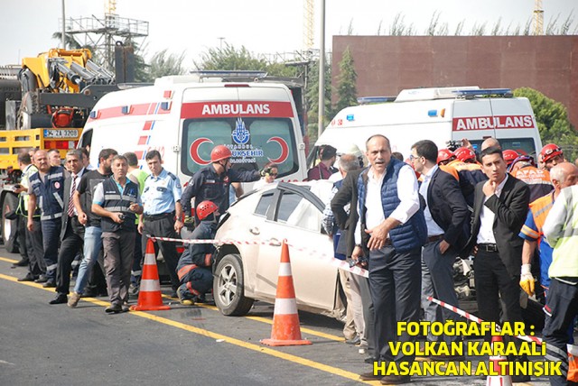 METROBÜSTE FECİ KAZA! İŞTE O ANLAR!! YARALILAR VAR ! AMBULANSLAR SEVK EDİLİYOR!