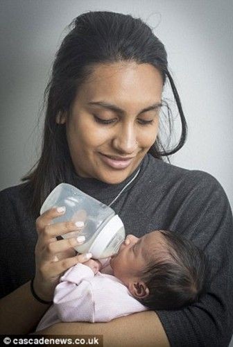 19 yaşındaki genç kız büyük bir ağrıyla tuvalete gitti ve annesini yanına çağırdı. Annesi elini uzat