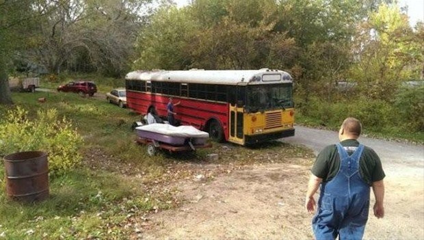 Hurda Otobüsünü Öyle Bir Yaptılar Ki ! Saraya Çevirdiler..