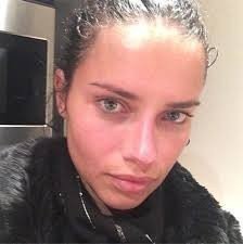 Adriana Lima'nın Makyajsız Hali Herkesi Şoke Etti.. İşte O Görüntüler..