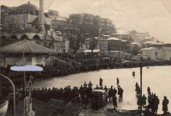 İSTANBUL BOĞAZININ BUZ TUTTUĞU YILLAR!O YILLARA DÖNMEMİZ AN MESELESİ!NEDENMİ?