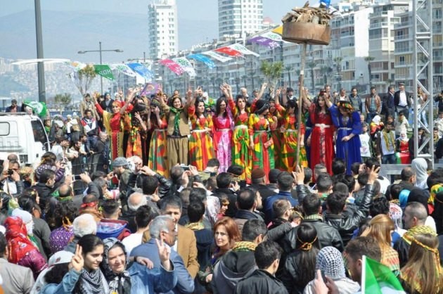 TÜRKİYE KAN AĞLARKEN... SİZDE HİÇ Mİ VİCDAN KALMADI...