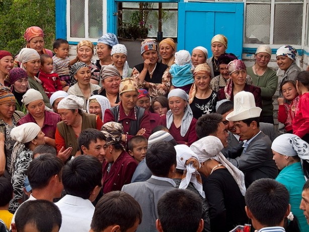 Yok böyle bir gelenek ! kim kaçırırsa kocası o ...