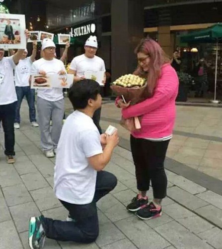 Kıskançlıktan sevgilisine öyle bir şey yaptıki...