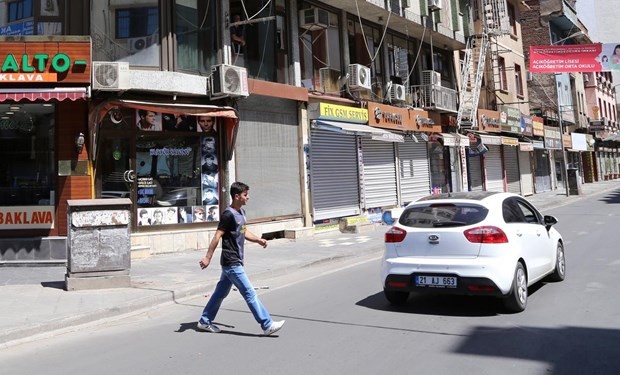 Diyarbakır'da kepenk ve kontak kapatma eylemi