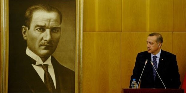 ATATÜRK VE ERDOĞAN HAKKINDA ÖYLE BİR PAYLAŞIM YAPTI Kİ..! TERBİYESİZLİĞİN BU KADARINA PES DEDİRTTİ..!