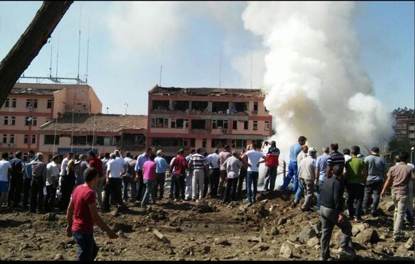 ELAZIĞ'DA PATLAMA OLDU ÇOK SAYIDA ÖLÜ VE YARALILAR VAR!!