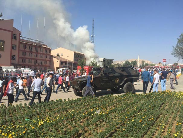 ELAZIĞ'DA PATLAMA OLDU ÇOK SAYIDA ÖLÜ VE YARALILAR VAR!!