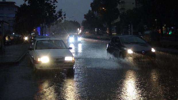 Edirne’ye ağustos ayında sağanak sürprizi