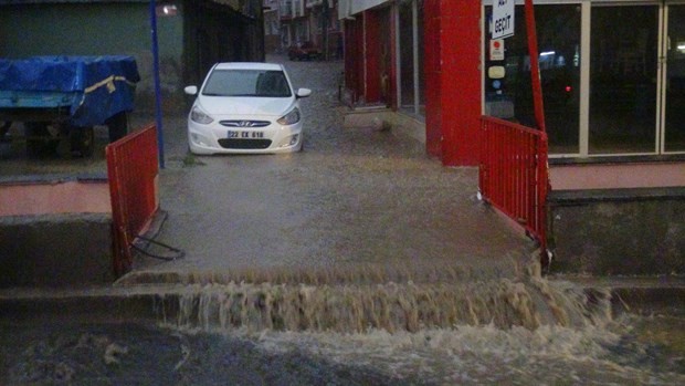 Edirne’ye ağustos ayında sağanak sürprizi