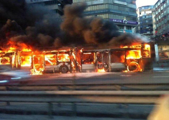 SON DAKİKA! BİR CANLI BOMBA SALDIRISI DAHA! BU KEZ  24 ÖLÜ,65 YARALI YETER ARTIK YETER..!