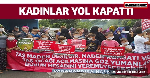 Kadınlar yol kapattı