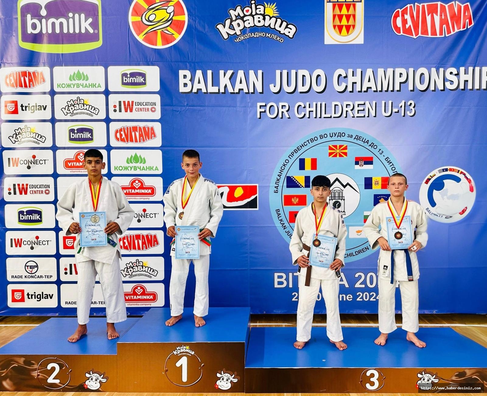 Ümraniyeli Minik Judocular Türk Bayrağını Manastır'da Dalgalandırdı